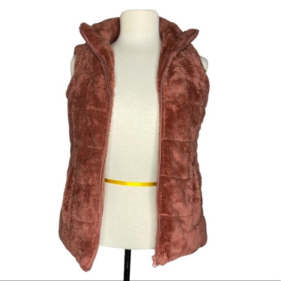 U). New York & Company Sleeveless Fuzzy Sherpa Quilted Vest Mauve Brown X-Small - Picture 3 of 10